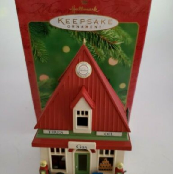 2001 Hallmark Keepsake Ornament Service Station - Picture 1 of 3